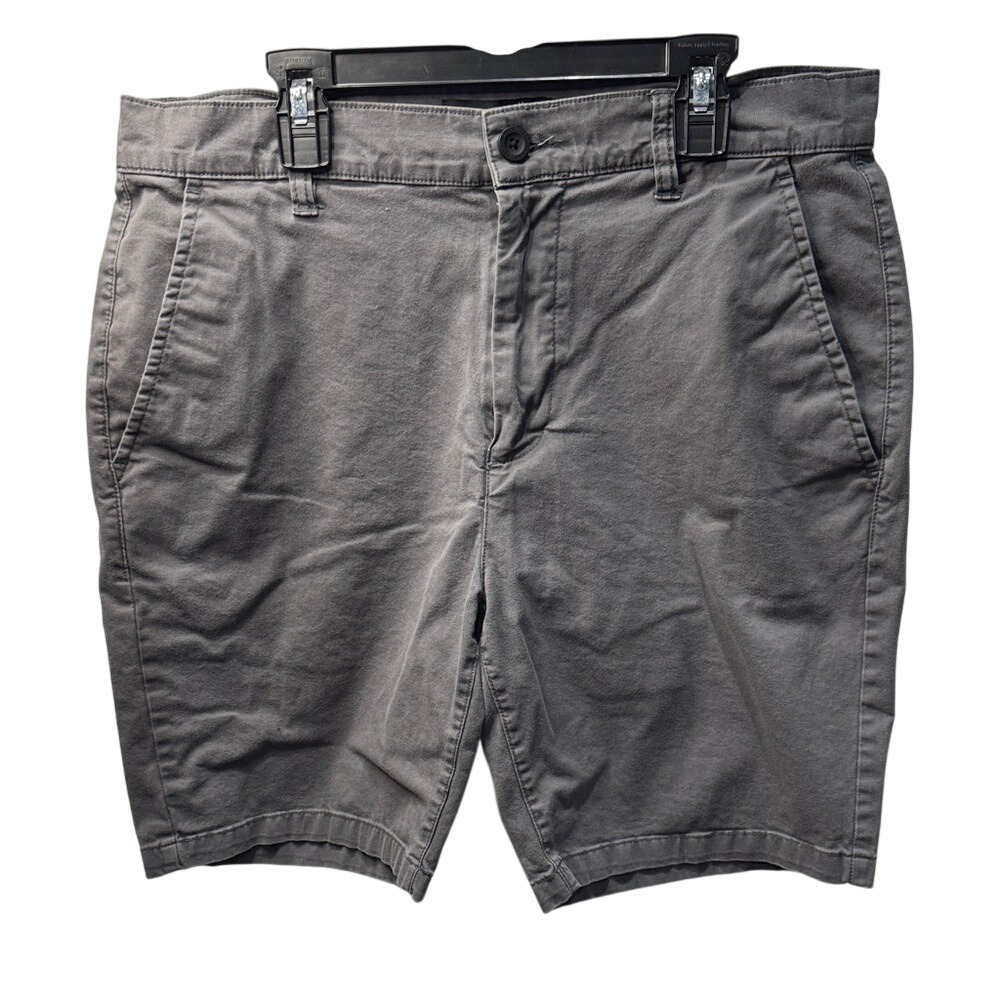 Kenneth Cole Men Gray Flat Front Chino‎ Shorts Size 31